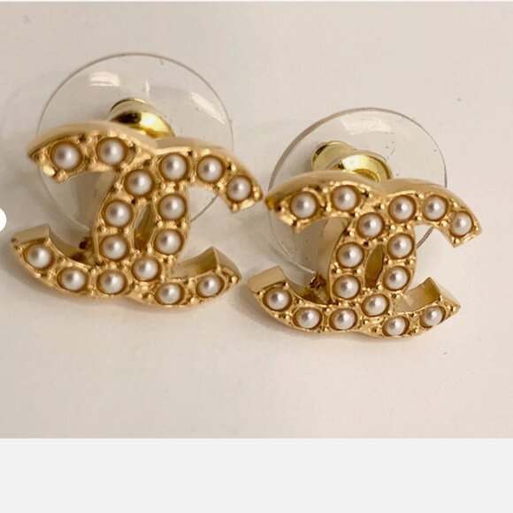 Authentic Chanel CC Earrings With Pearl Gold Hardware Brand New In Box - Picture 4 of 8